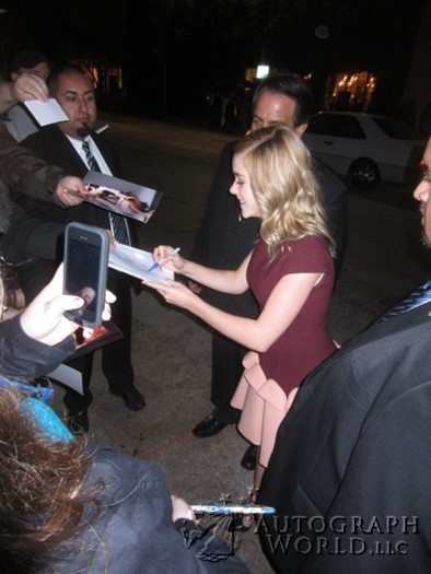 Kiernan Shipka autograph