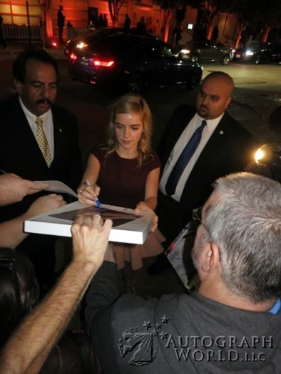 Kiernan Shipka autograph