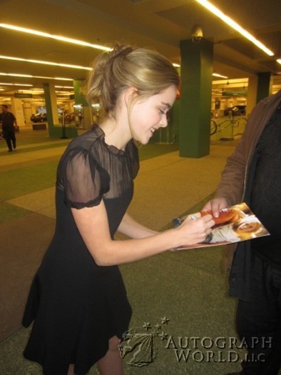 Kiernan Shipka autograph