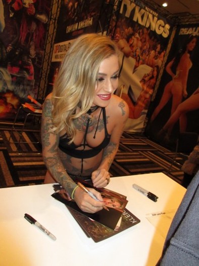 Kleio Valentien autograph