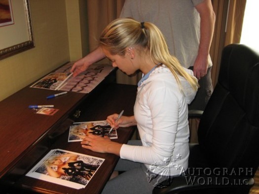 Kristanna Loken autograph
