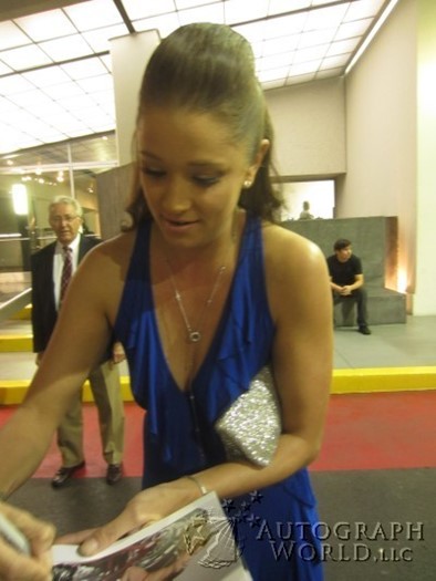 Kristen Renton autograph