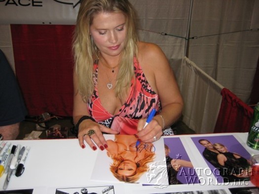 Kristy Swanson autograph