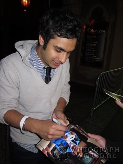 Kunal Nayyar autograph