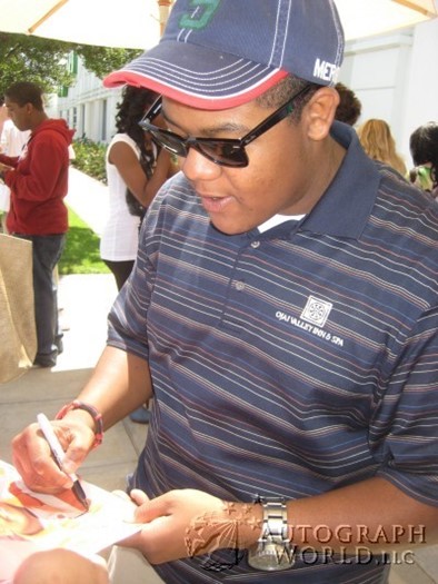Kyle Massey autograph