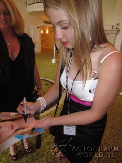 Laci Kay autograph