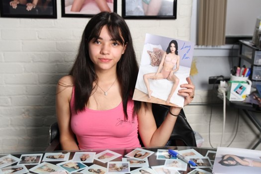 Laney Rose autograph