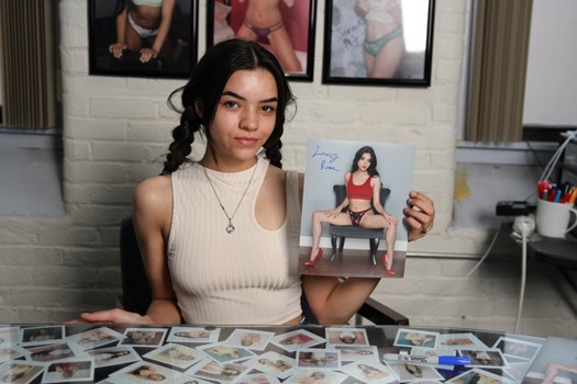 Laney Rose autograph