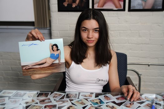 Laney Rose autograph