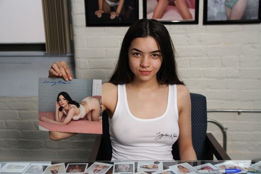 Laney Rose autograph