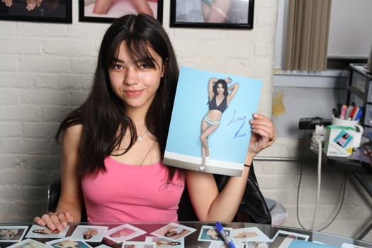 Laney Rose autograph