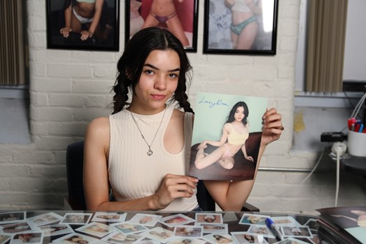 Laney Rose autograph