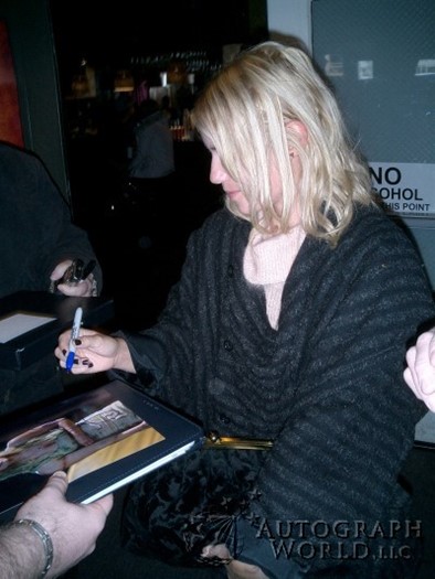 Laura Ramsey autograph