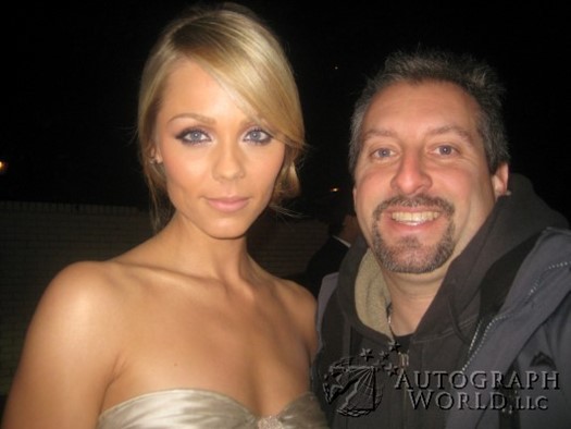 Laura Vandervoort autograph