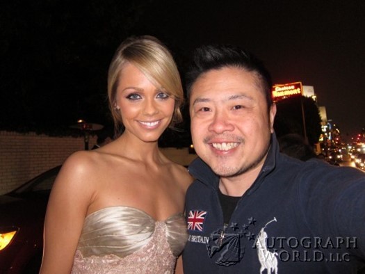 Laura Vandervoort autograph