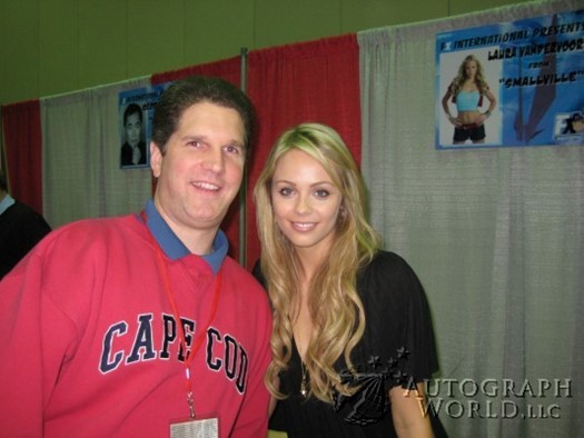 Laura Vandervoort autograph