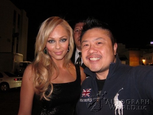 Laura Vandervoort autograph