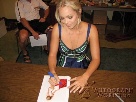 Laura Vandervoort autograph