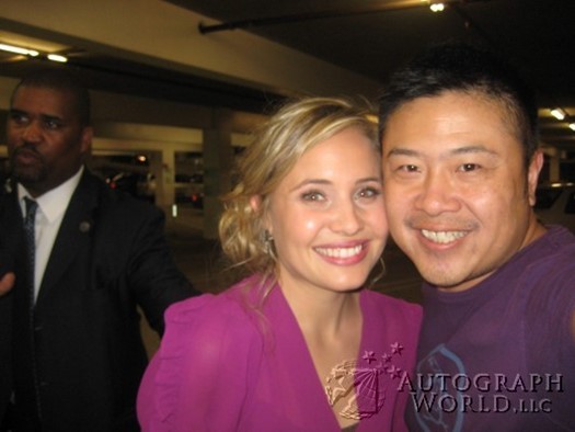 Leah Pipes autograph