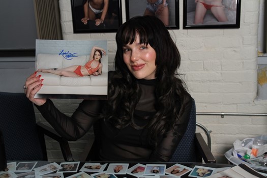 Leah Stone autograph