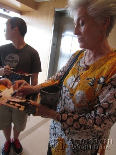 Lee Meriwether autograph