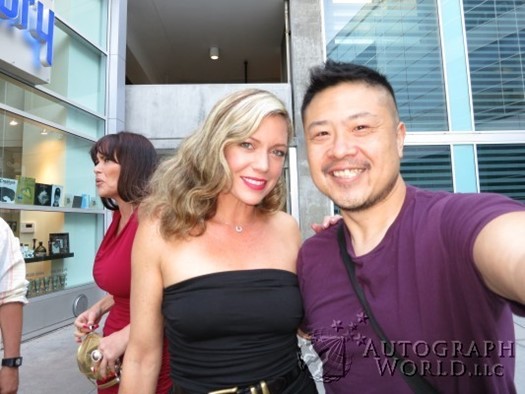 Leilani Sarelle autograph