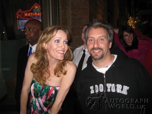 Leslie Mann autograph