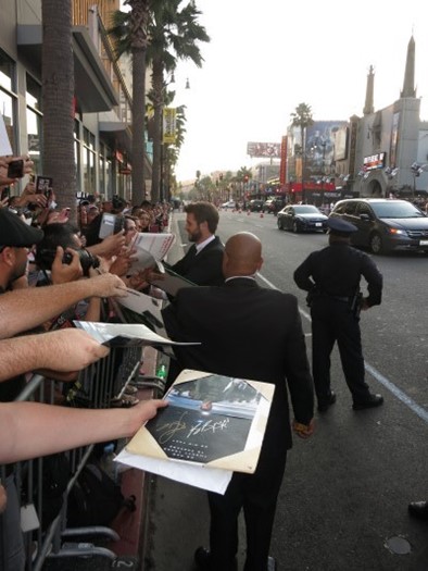 Liam Hemsworth autograph