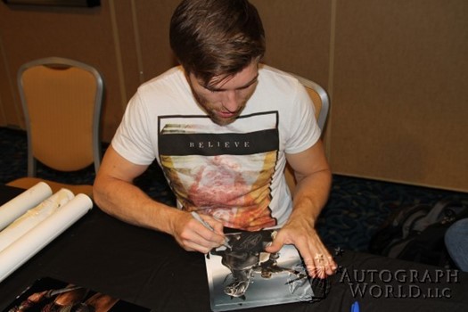Liam McIntyre autograph
