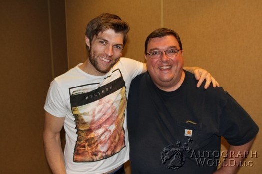 Liam McIntyre autograph