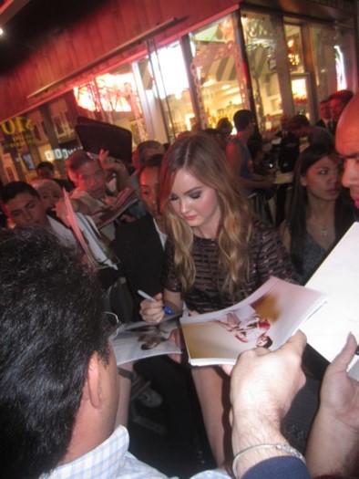 Liana Liberato autograph