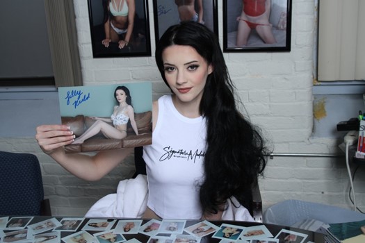 Lilly Redd autograph