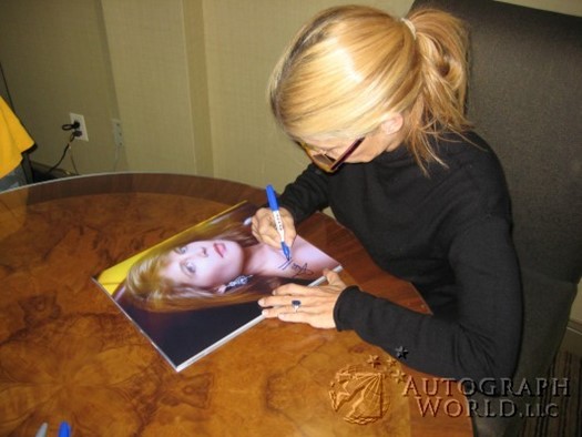 Linda Hamilton autograph