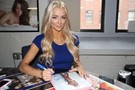 Lindsey Pelas signing proof