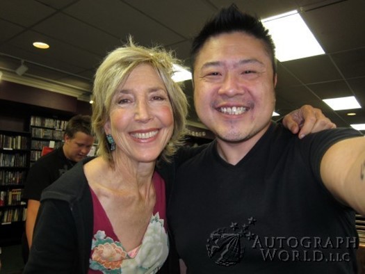 Lin Shaye autograph