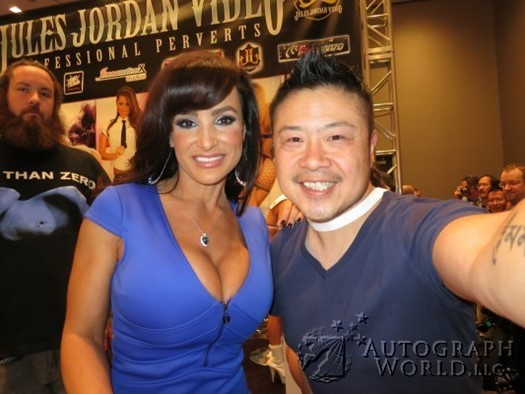 Lisa Ann autograph