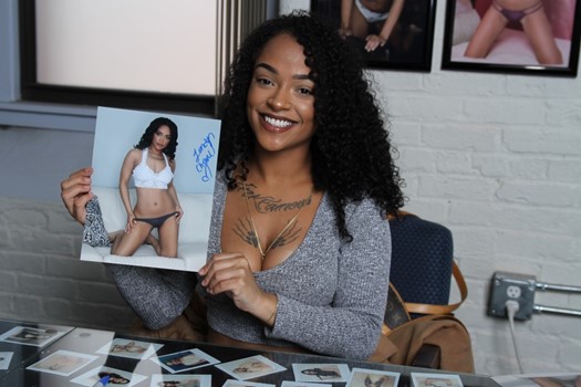 Londyn Chanel autograph