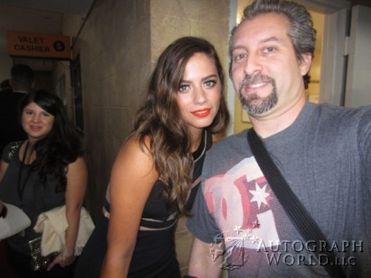 Lorenza Izzo autograph