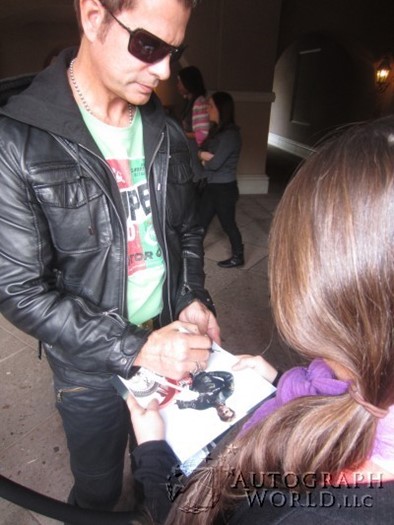 Lorenzo Lamas autograph