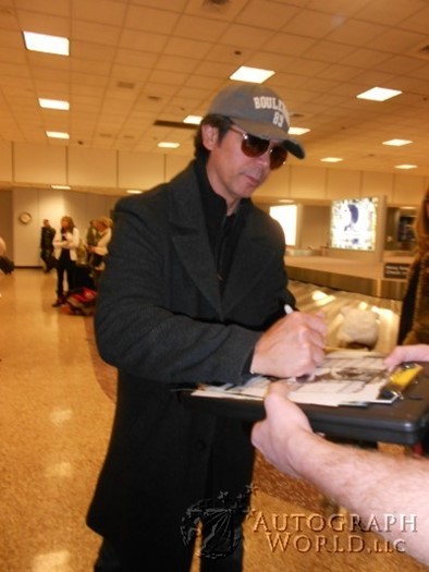 Lou Diamond Phillips autograph