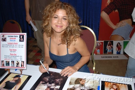 Luciana Carro autograph