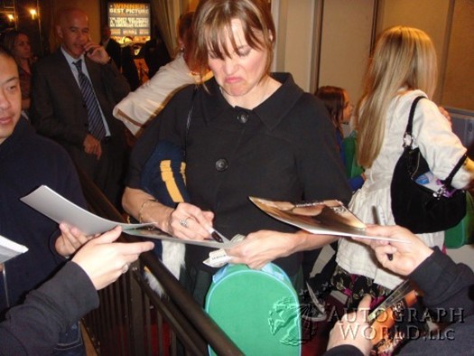 Lucy Lawless autograph
