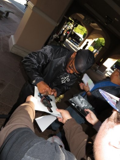 Luke James autograph