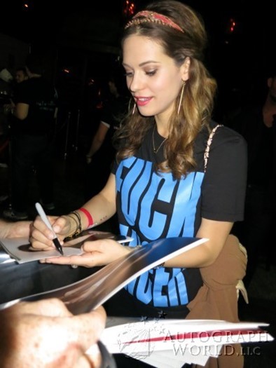 Lyndsy Fonseca autograph