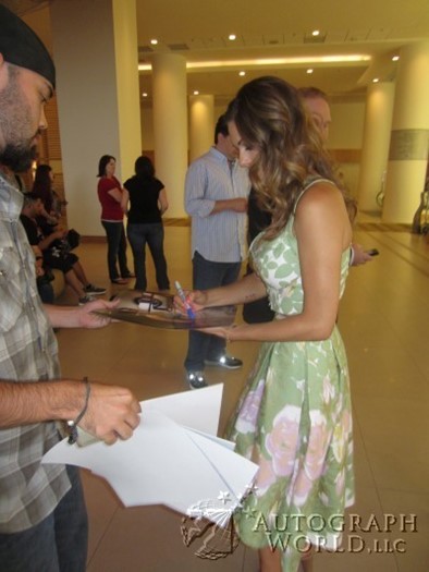 Lyndsy Fonseca autograph