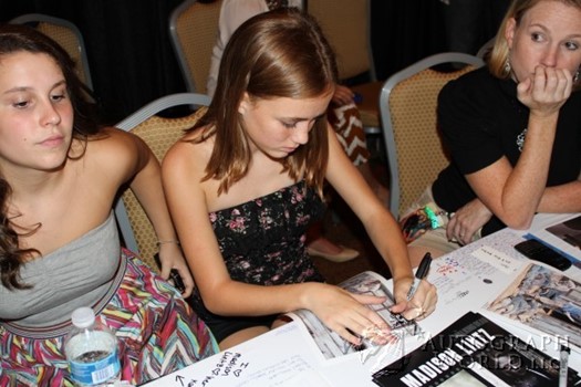 Madison Lintz autograph