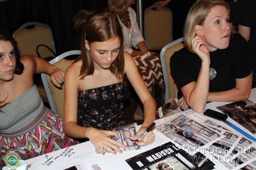 Madison Lintz autograph