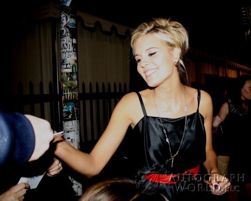 Maggie Grace autograph