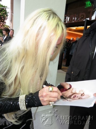 Mamie Van Doren autograph