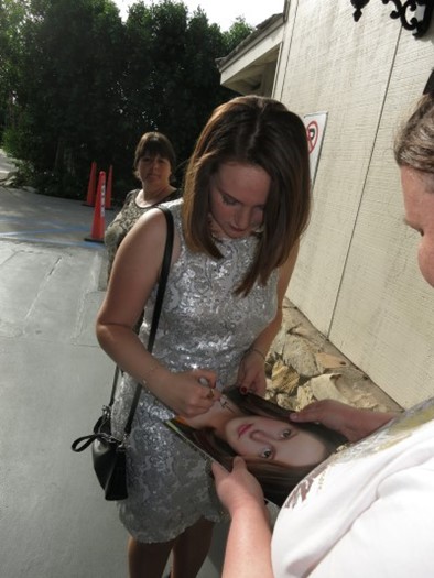 Mandalynn Carlson autograph